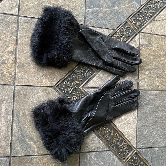 Accessories - Black Leather Gloves with Rabbit Fur Trim Size 7